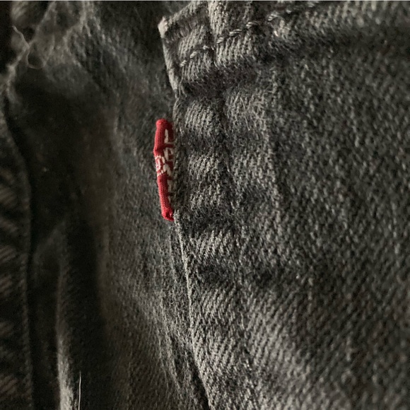 Levi’s 32x30 (no size tag) black slim-fit jeans with raw edge hem and red tab - Picture 9 of 10